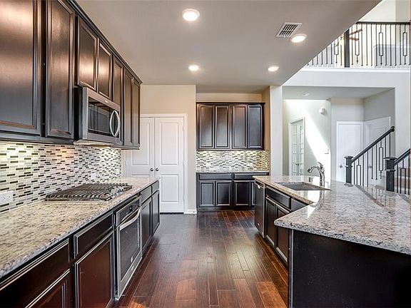 4th image of 1108 Cypress Hill Dr