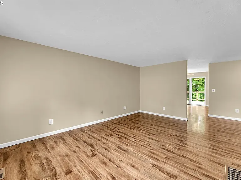 1320 NW Maple Ln #A — Photo 2