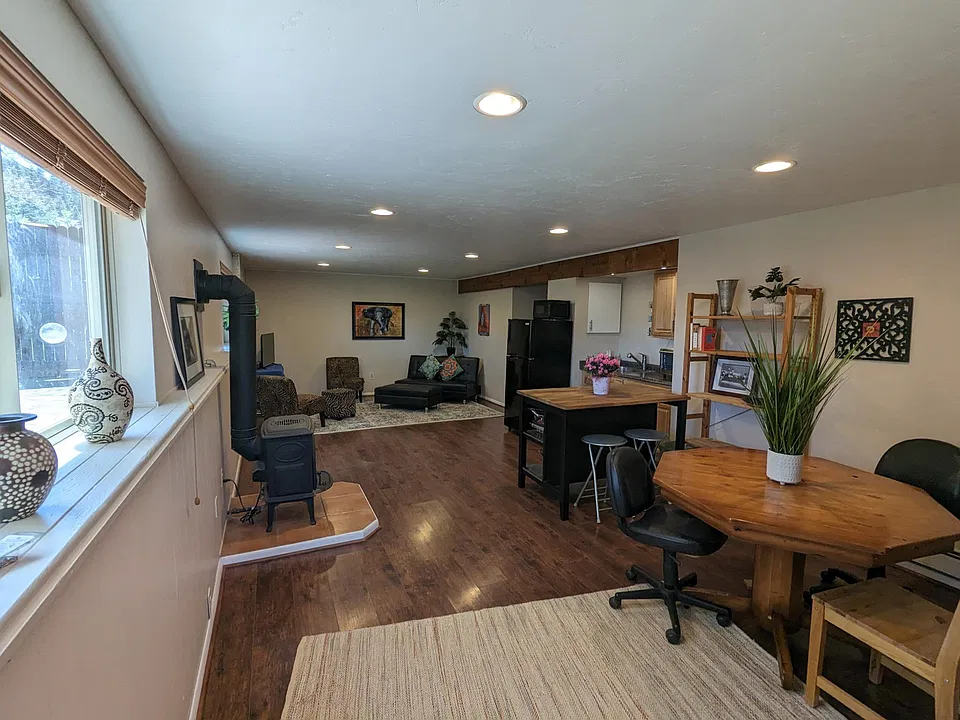 102 Conejo Pl #B