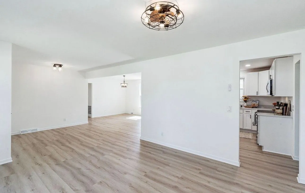 Newly renovated home with nice yard. — Photo 2
