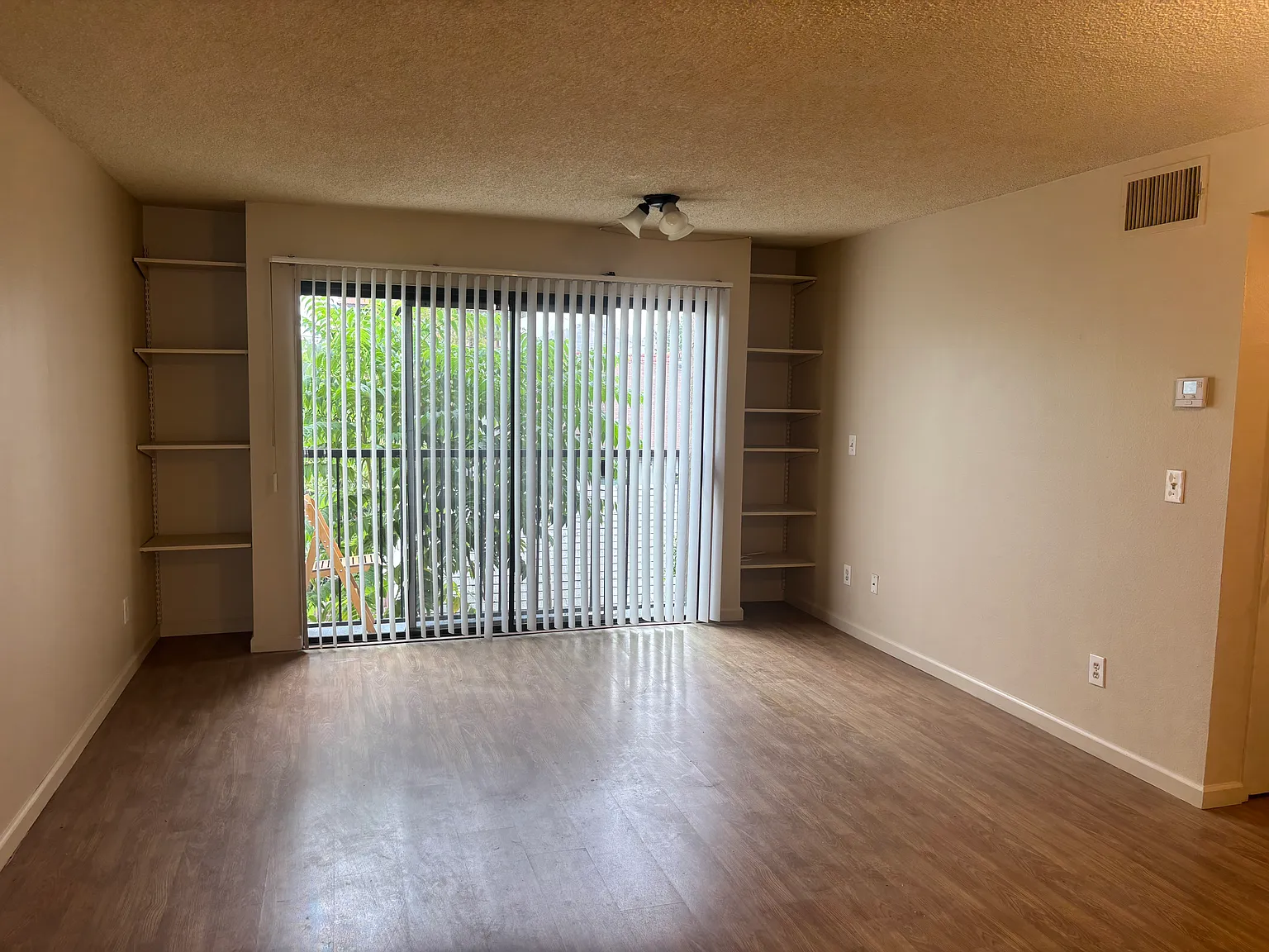 2 bed, 950 sqft, $2,550 — Photo 2