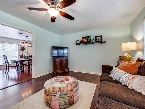 5th image of 2110 Lynbrook Ln