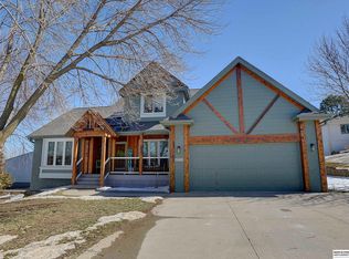 2770 Mock Turtle Ln, Omaha, NE 68142