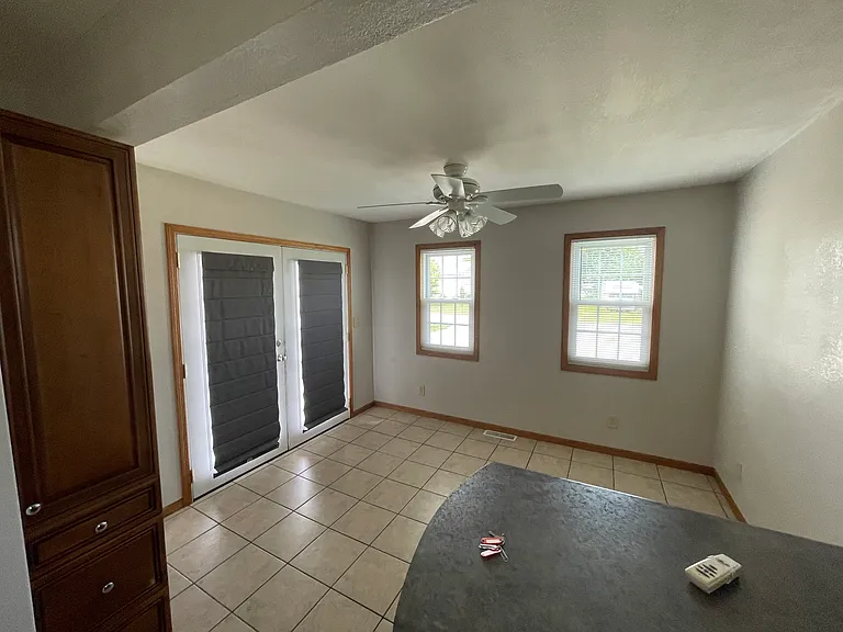 127 E Main St — Photo 18