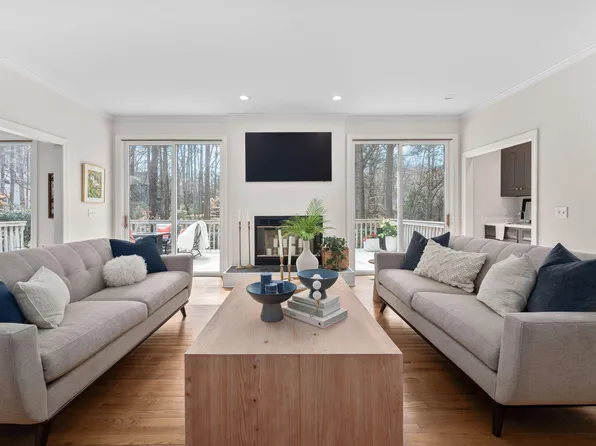 104 Hampshire Pl, Chapel Hill, NC 27516