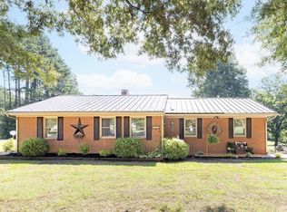 8941 Deekens St, Amelia Court House, VA 23002