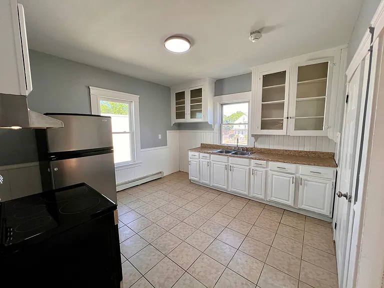 183 Byfield St #2R — Photo 2
