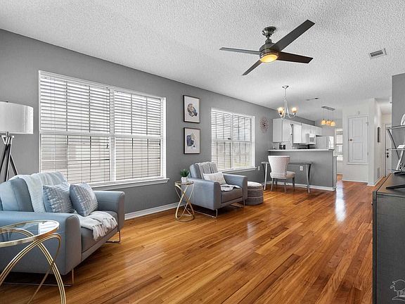 5th image of 315 Loveland Cir