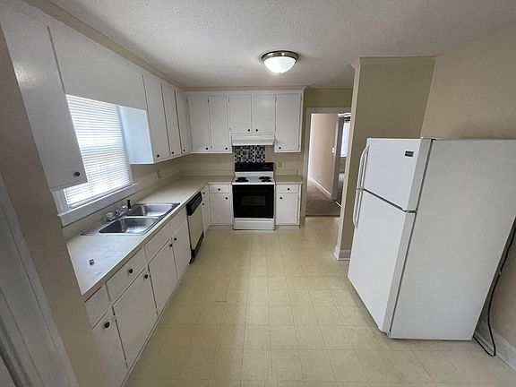 5th image of 3540 Marguerite Ln NW #A