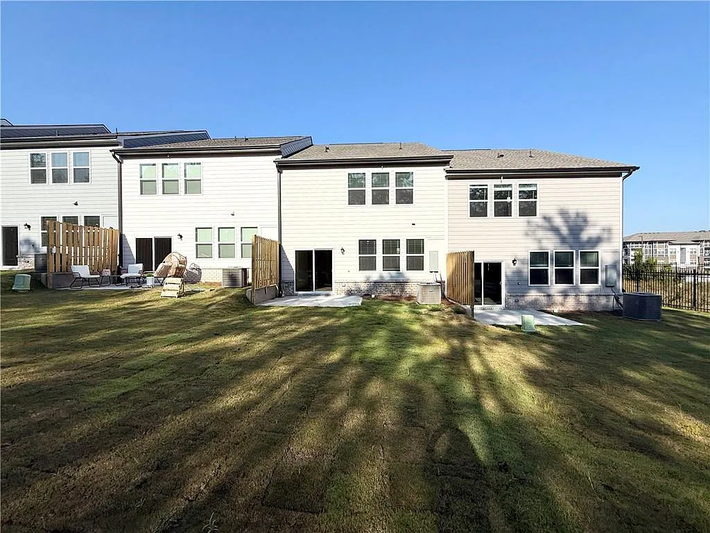 3 bed, 2.5 bath, 1825 sqft, $2,475 — Photo 3