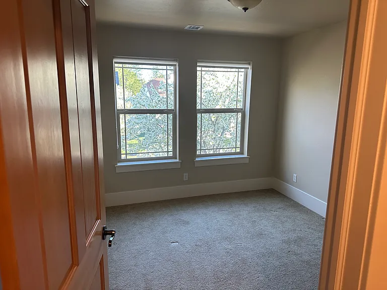 497 E Mission Dr — Photo 19