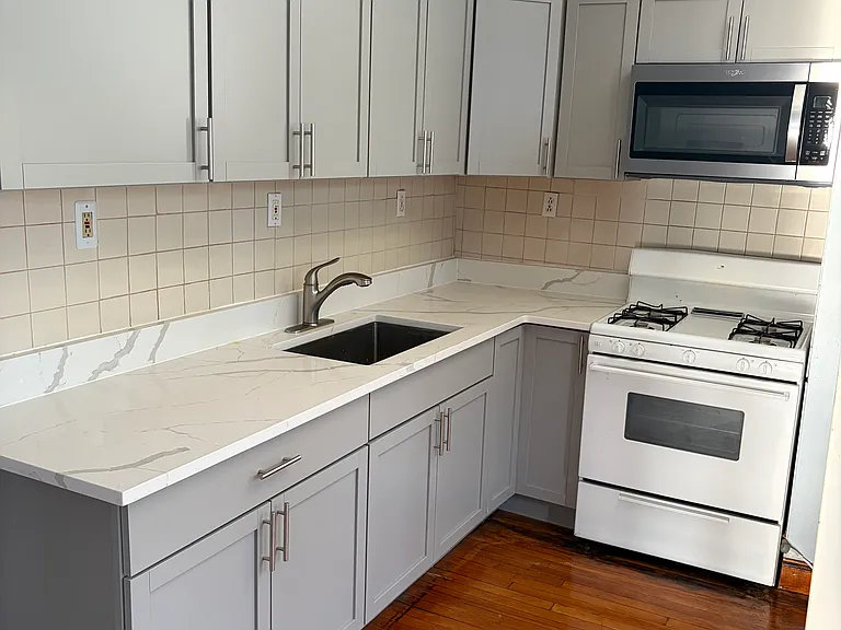 187 Glenway St #2 — Photo 3
