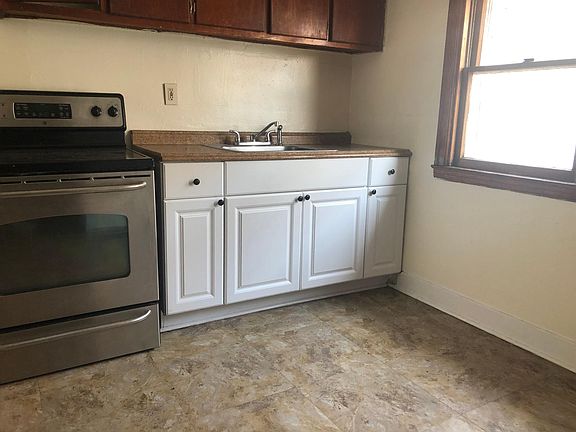 4th image of 546 Hewitt Ave Floor 2