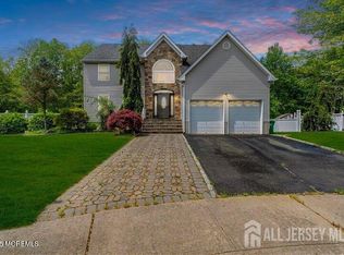 11 Patio Ct, Monroe Township, NJ 08831