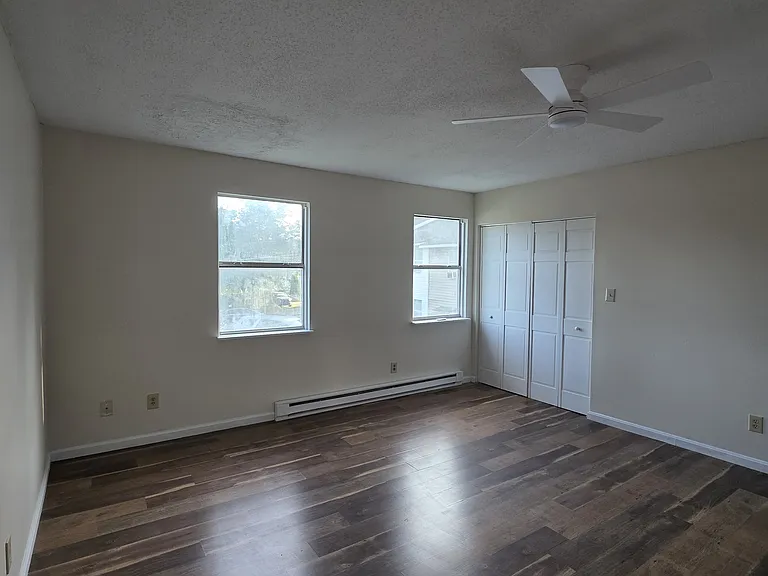 320 Hubbard St — Photo 13