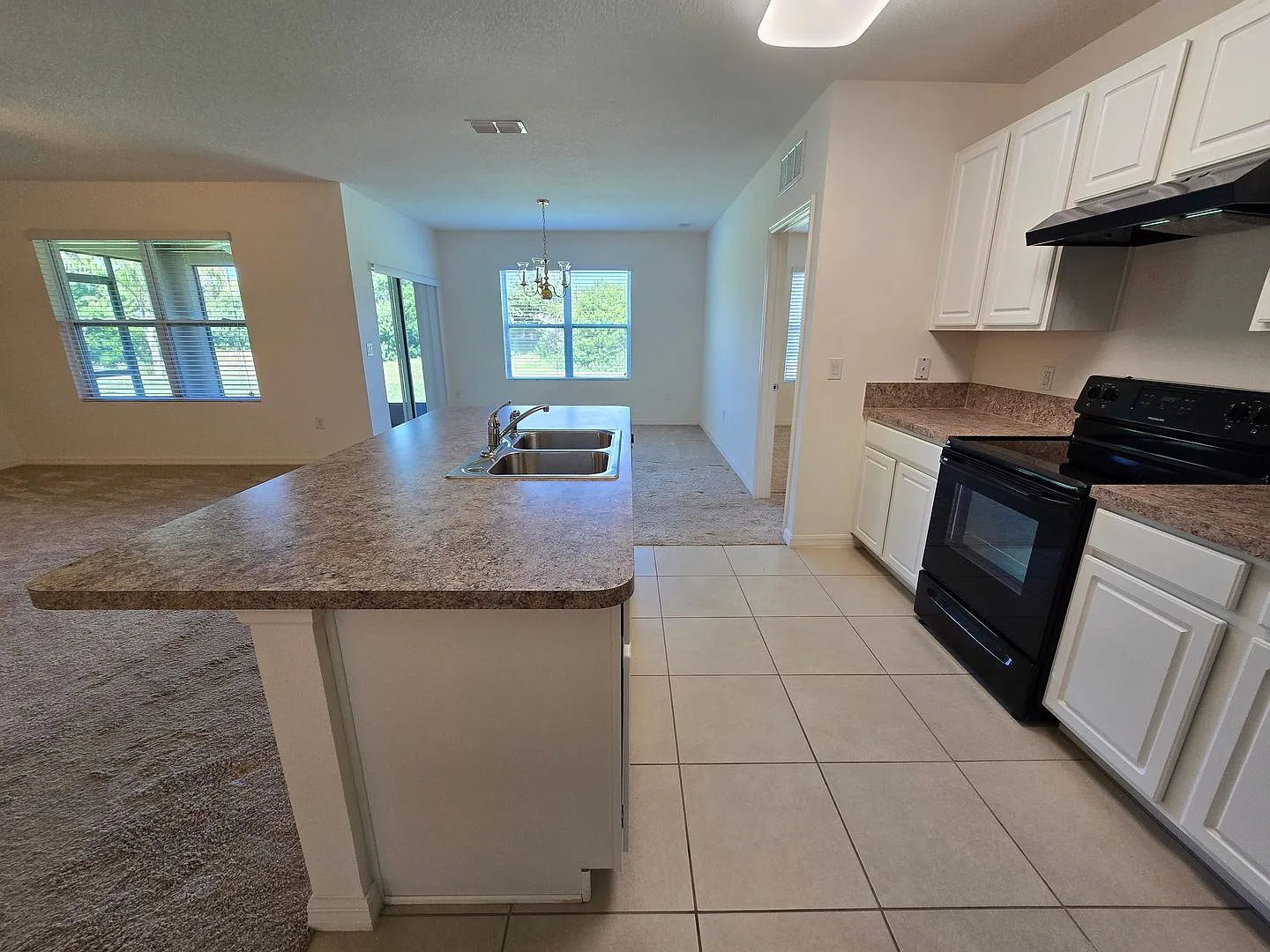 Beautiful 3 bedroom 2 Home in the gated community of Fisherman's Cove — Photo 4