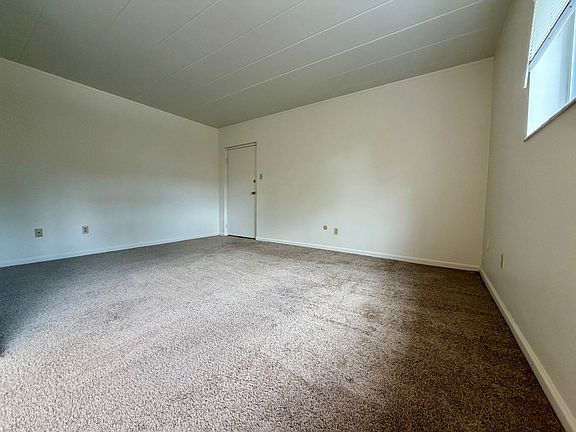 3rd image of 650 Center Rd #B-07