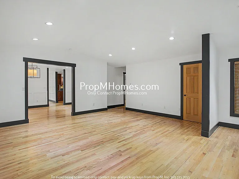 1112 Erickson St — Photo 3