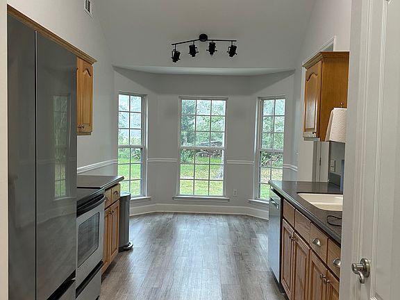 4th image of 84 Saint Catherine Ct