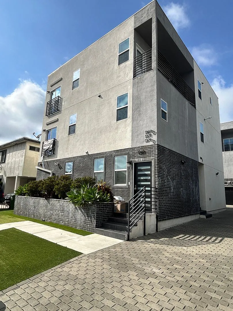 Building Photo - 1369 W 36th St