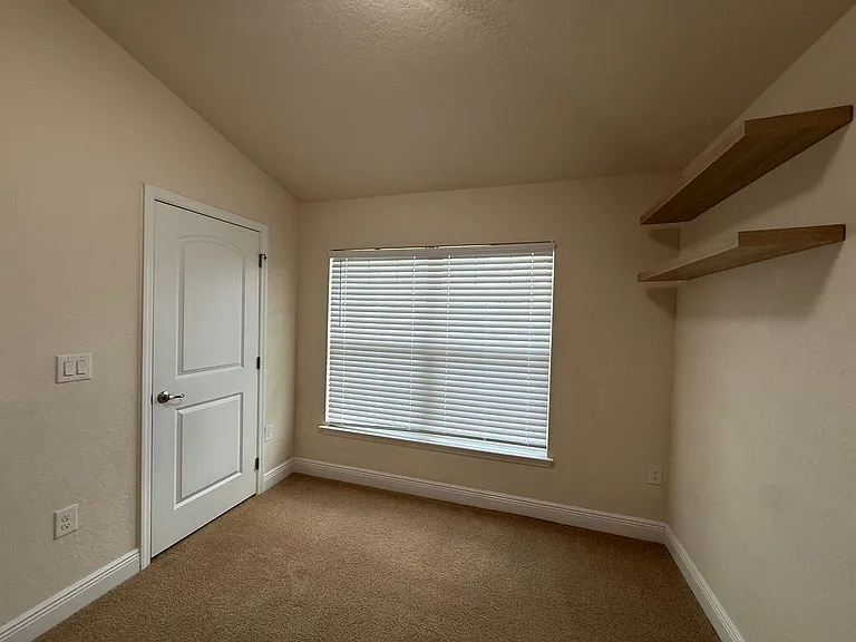 585 W Runyon Loop — Photo 17