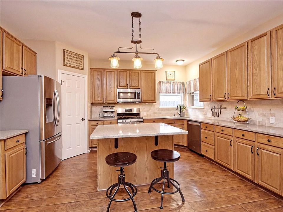 1st image of 2609 Oakwood Glen Dr