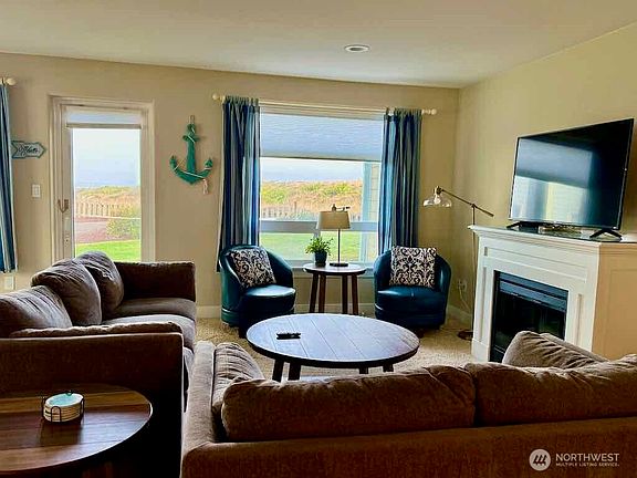 4th image of 1600 W Ocean Avenue #910