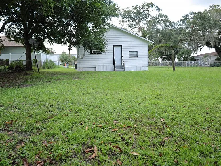 809 Adams St — Photo 8
