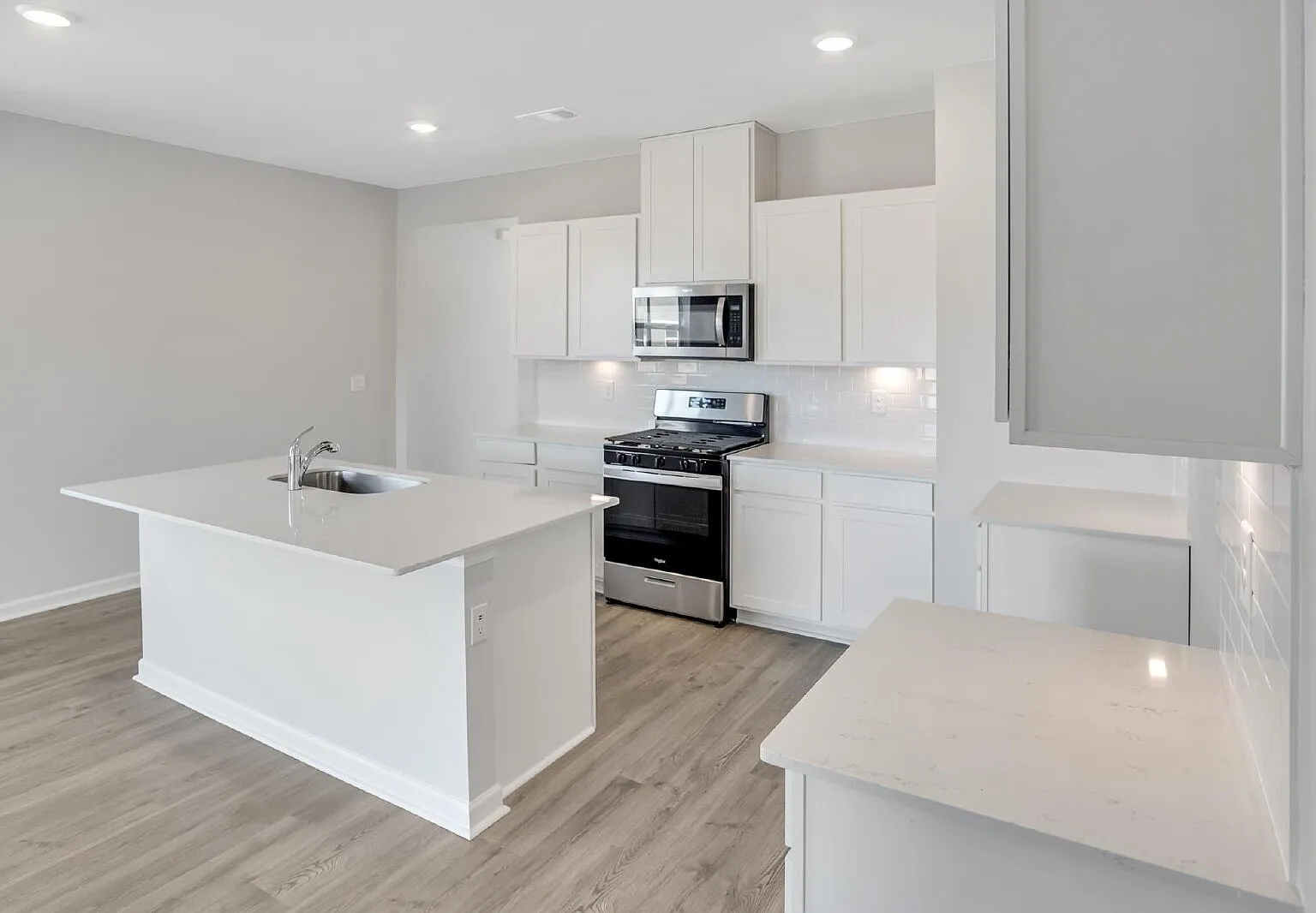 3 bed, 2.0 bath, 1550 sqft, $2,150 — Photo 4