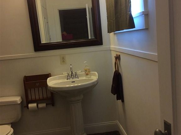 5th image of 209 N Division St