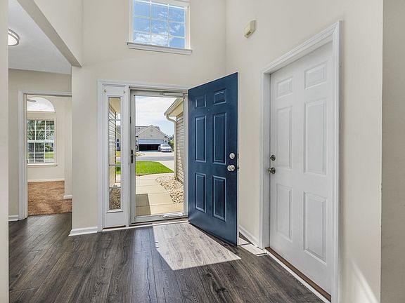4th image of 608 Bathurst Dr.
