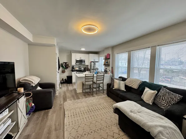 2059 W Summerdale Ave #1F, Chicago, IL 60625