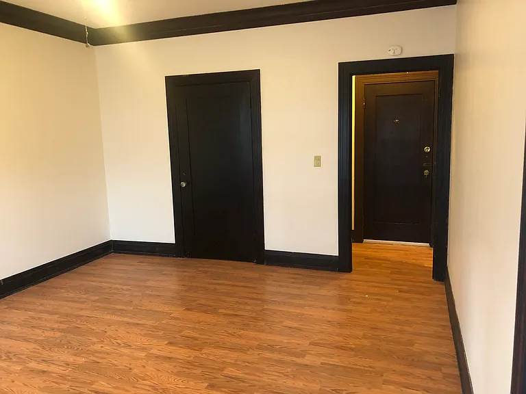 California Apartments — Photo 18