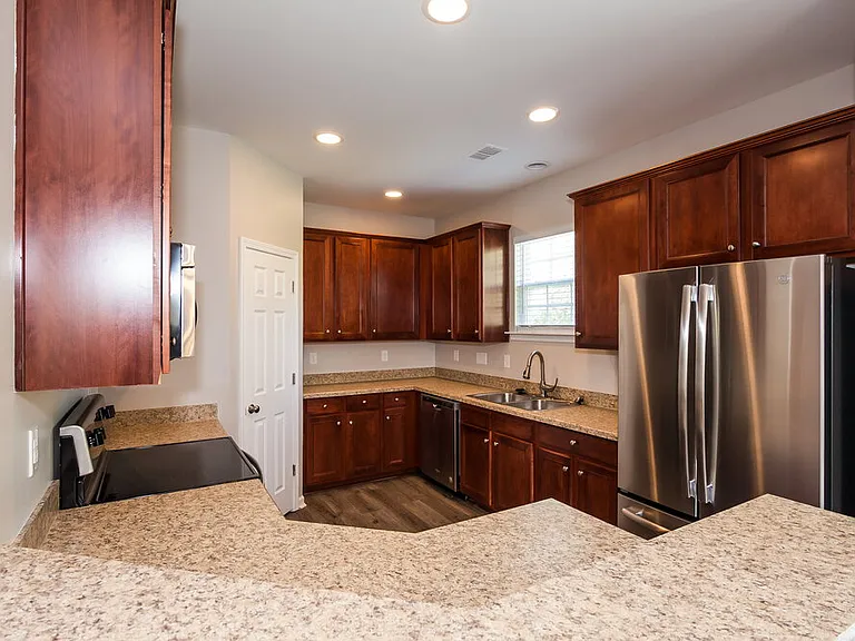 5104 Abercromby St — Photo 7