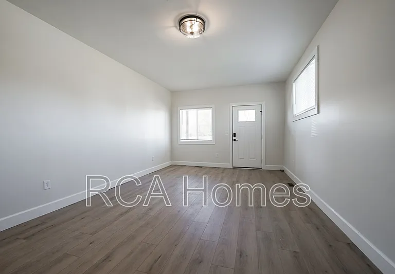 909 Saint Peter St — Photo 11