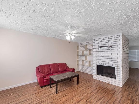 4th image of 10924 Glenwolde Dr #924