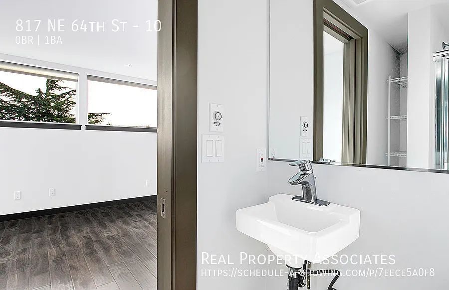 Studio in Seattle-University District + $250 signing bonus for qualified applicants!! — Photo 4