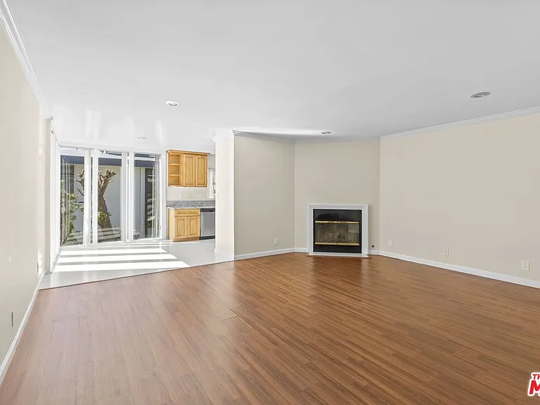 1233 Barry Ave #208 — Photo 1