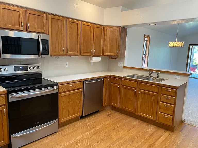 2916 Troxell Ave — Photo 8