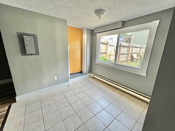 4th image of 1630 Chase Ave #4