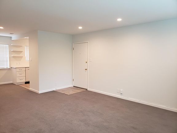 2nd image of 4 Waverley Ct APT 3