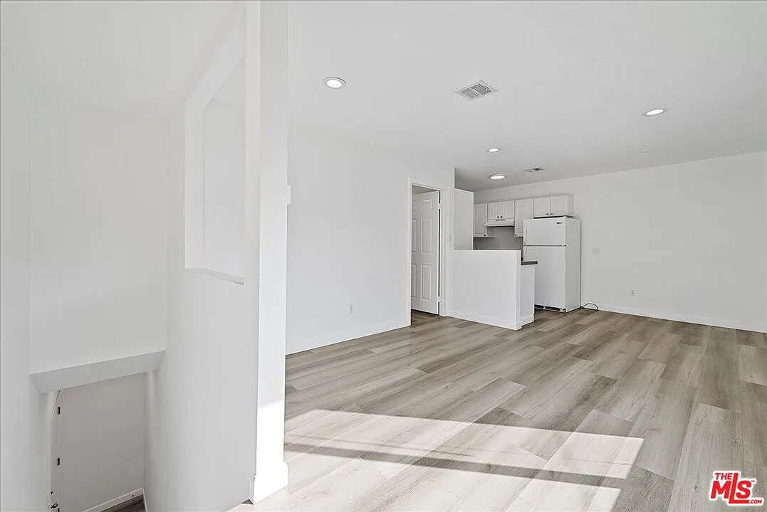 1 bed, 1.0 bath, 750 sqft, $3,300 — Photo 2