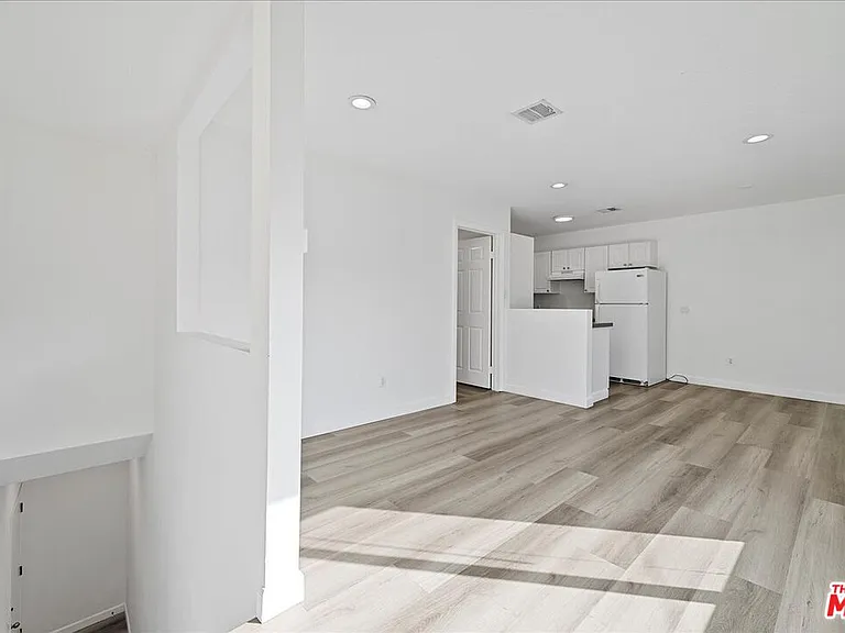 721 Beloit Ave — Photo 2
