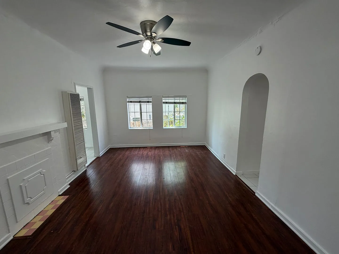 512 N. Alexandria Ave — Photo 3