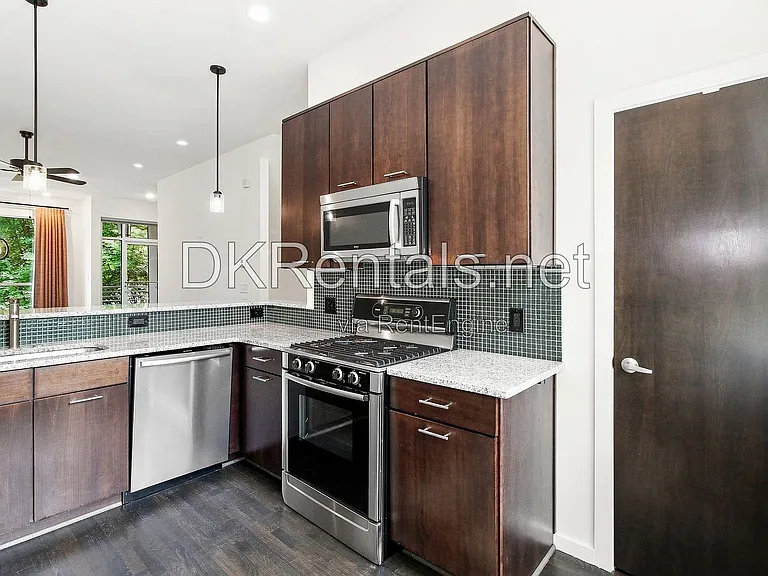 201 S Howard St SE #3 — Photo 6