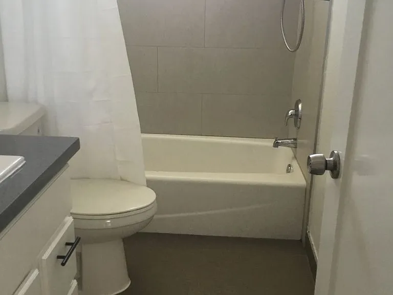 COMPLETELY REMODELED TOWNHOUSE FOR RENT — Photo 9
