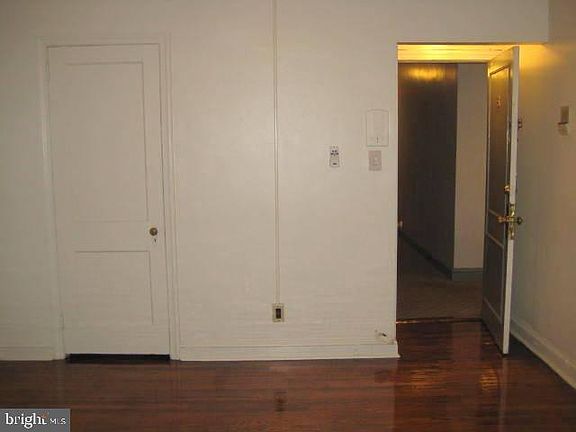 4th image of 26-30 S 22nd St #6