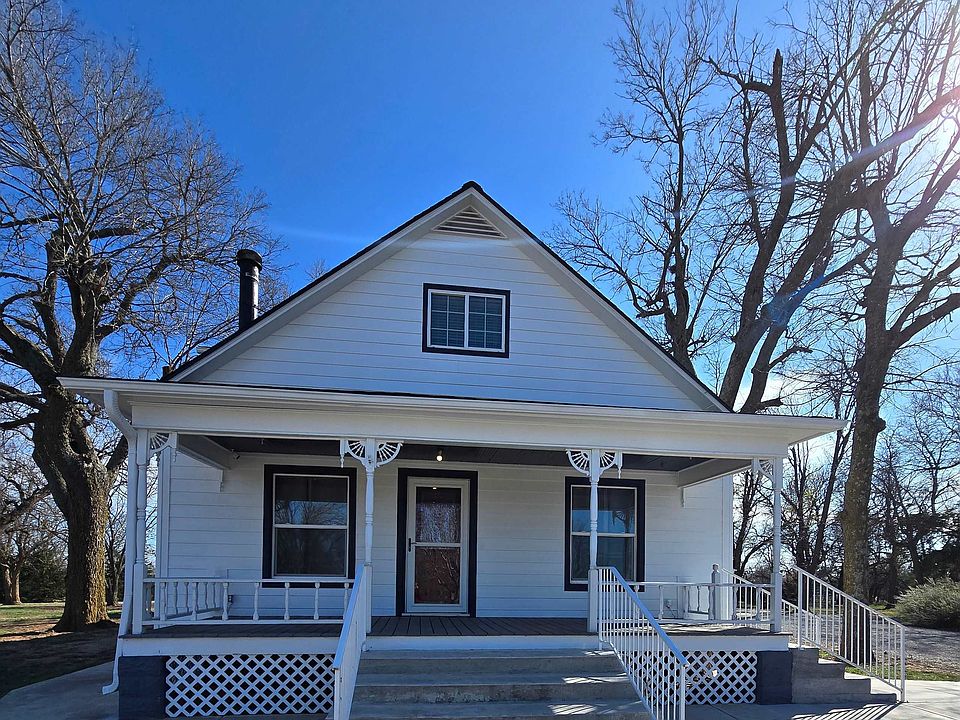 1st image of 2403 E Chestnut Ave