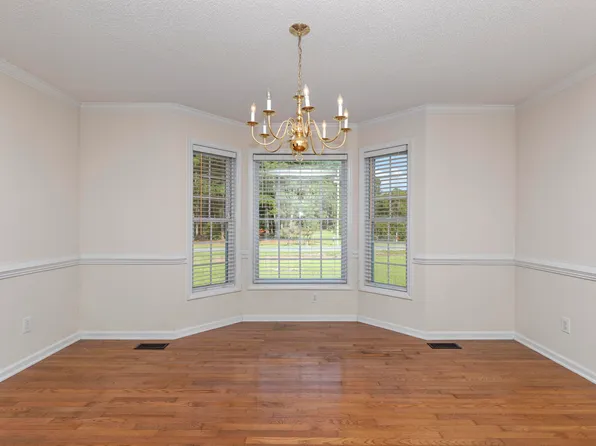 24 Courtney Ln, Dunn, NC 28334