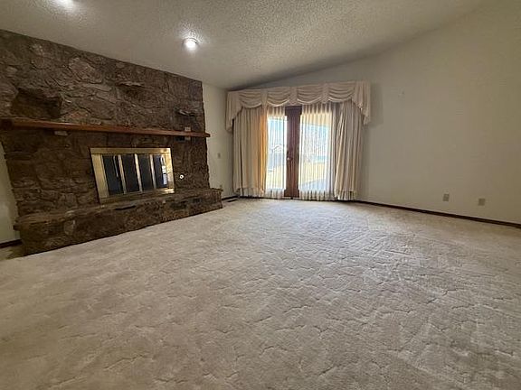 5th image of 321 Canna Ln